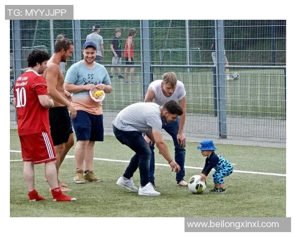 足球明星宝宝萌照大汇集可爱瞬间尽在其中让你心动不已
